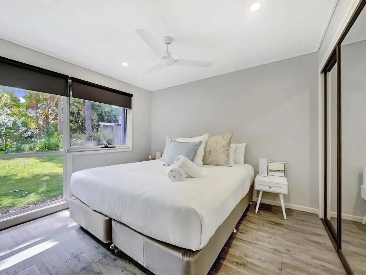 Escape To Emerald Springs - Palm Trees & Pool Mooloolaba 0*,  Australia